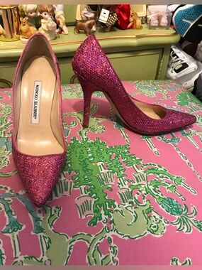 Manolo Blahnik metallic Pink raspberry Sequin ciuzzosa pointed heels size 35